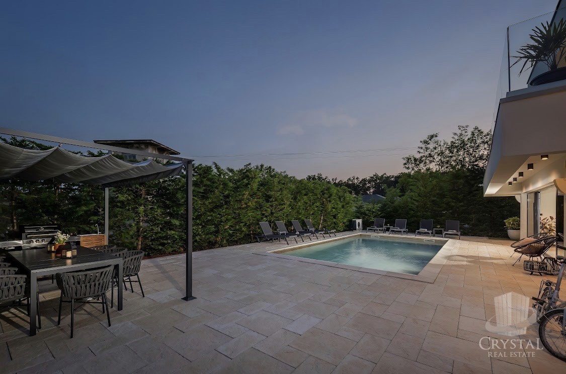 DINTORNI DI UMAGO: VILLA SMART HOME CON PISCINA RISCALDATA