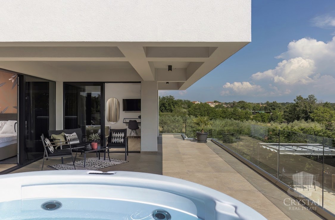 DINTORNI DI UMAGO: VILLA SMART HOME CON PISCINA RISCALDATA