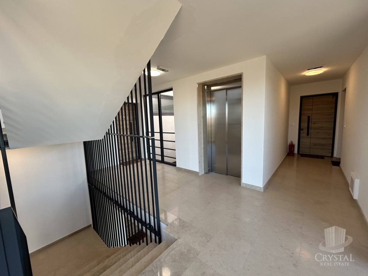 Cittanova - appartamento con terrazza sul tetto e vista panoramica sul mare