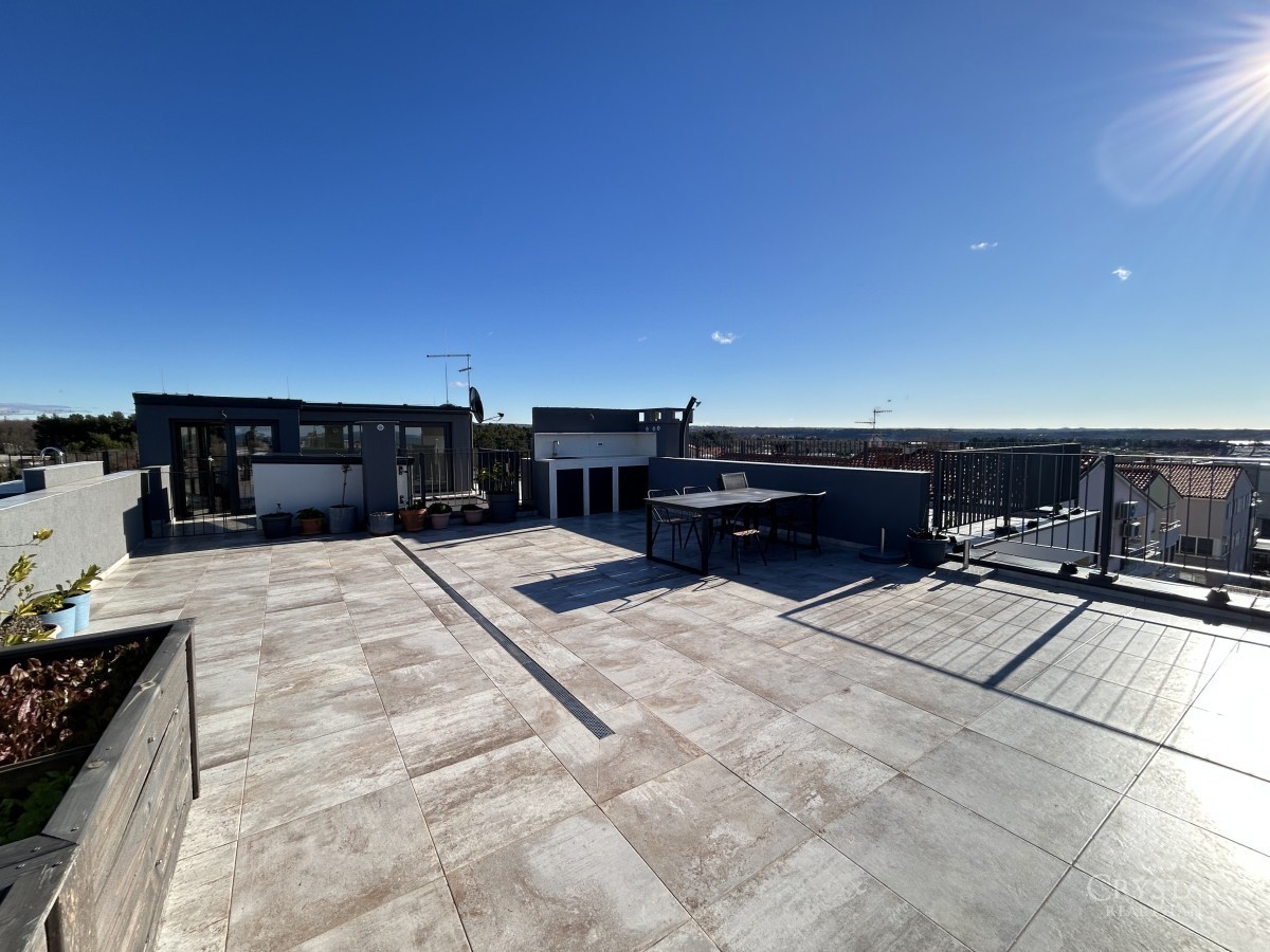 Cittanova - appartamento con terrazza sul tetto e vista panoramica sul mare