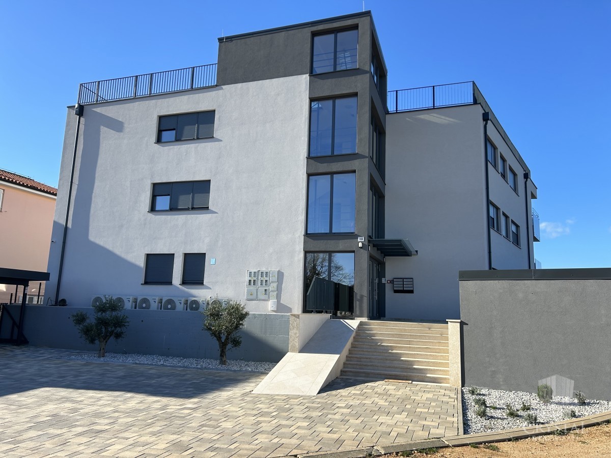 Cittanova - appartamento con terrazza sul tetto e vista panoramica sul mare