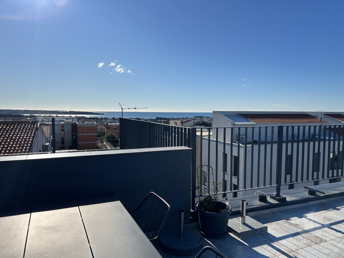 Cittanova - appartamento con terrazza sul tetto e vista panoramica sul mare