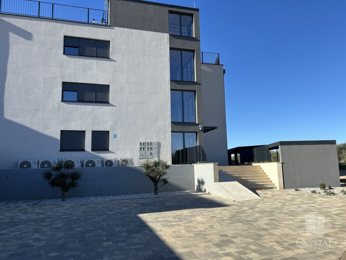 Cittanova - appartamento con terrazza sul tetto e vista panoramica sul mare