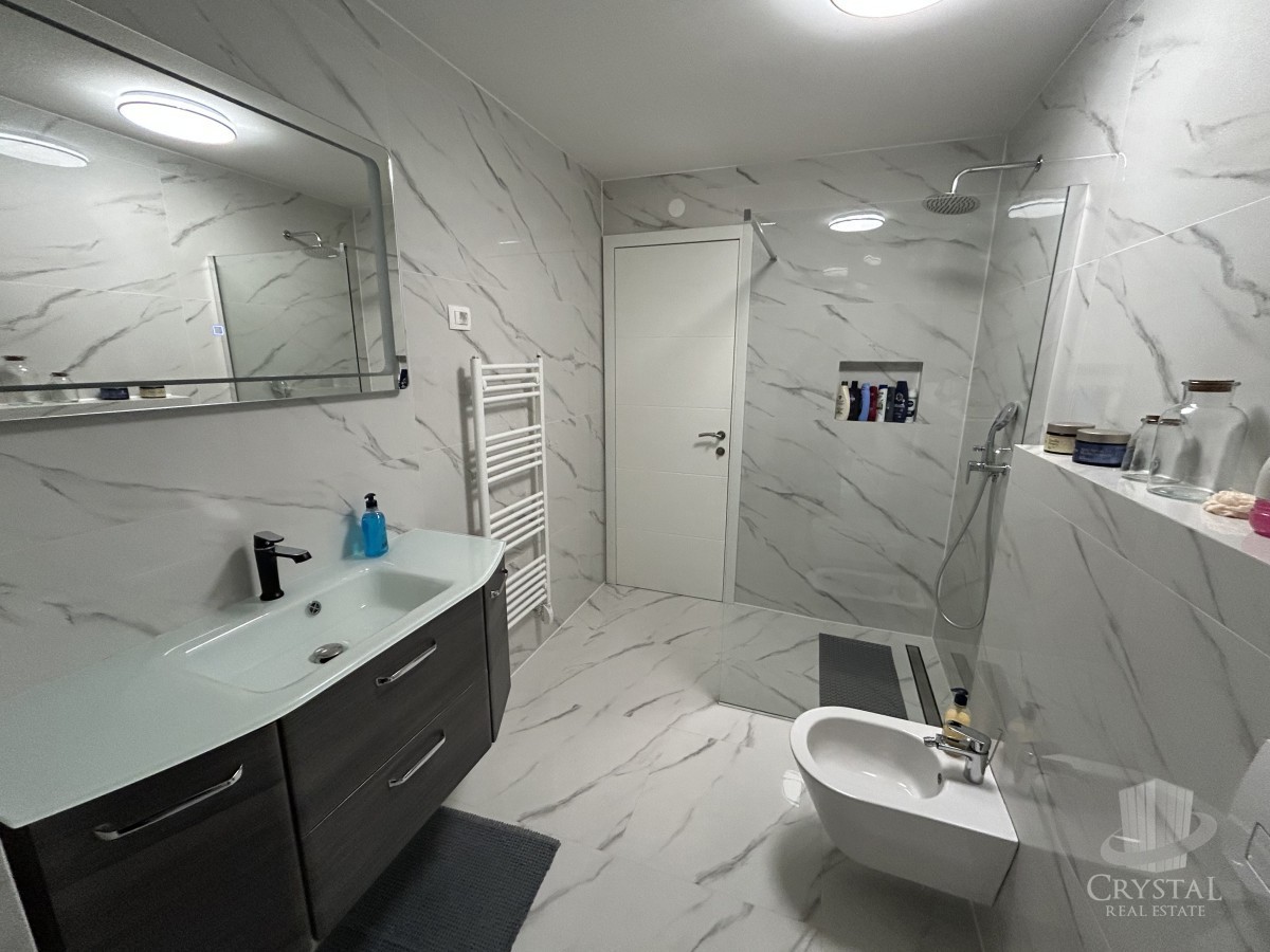 Cittanova - appartamento con terrazza sul tetto e vista panoramica sul mare