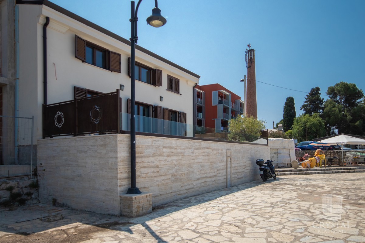 Villa lungo la costa di Umago, prima fila sul mare
