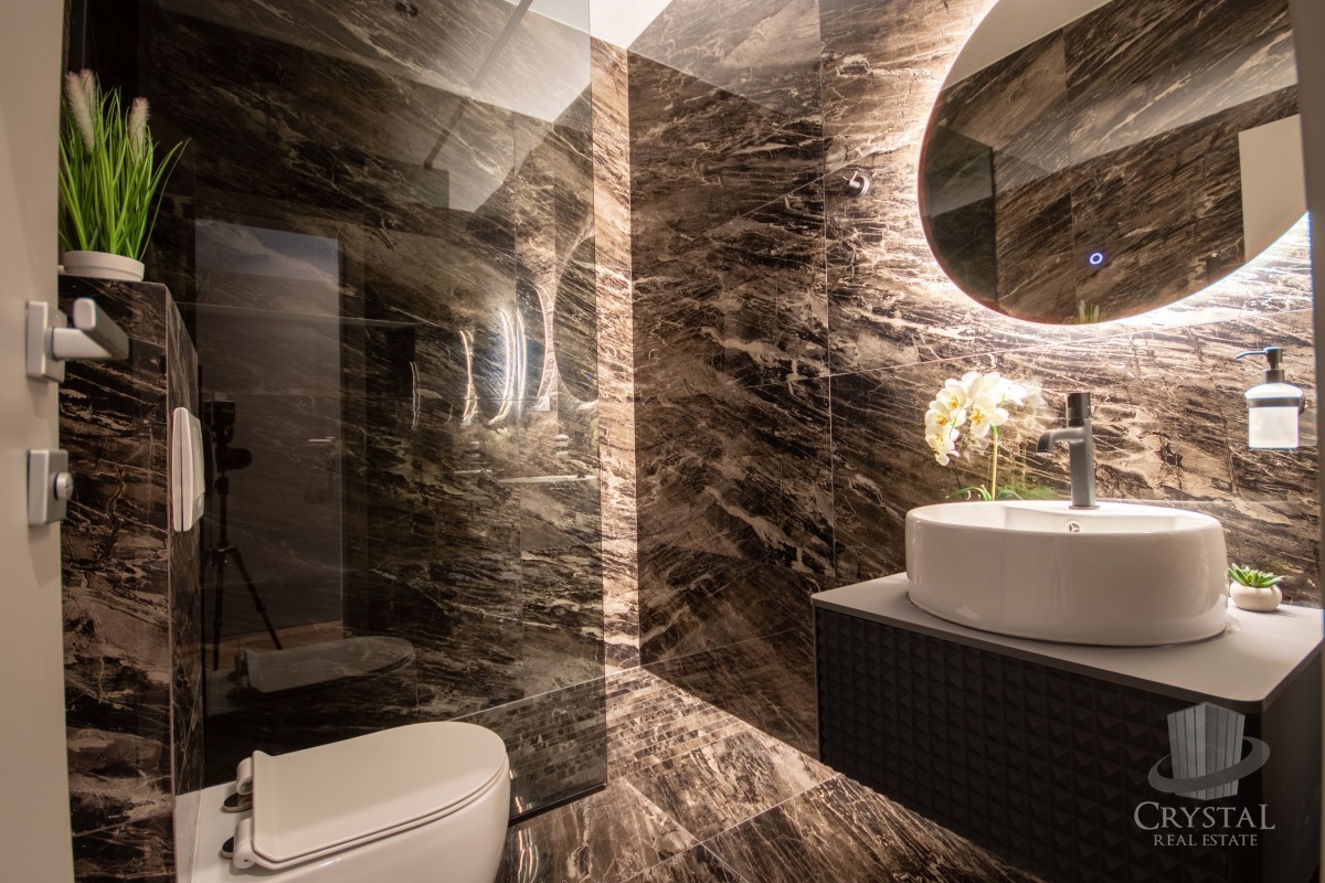 Villa bifamiliare con piscina, a 7 km da Novigrad