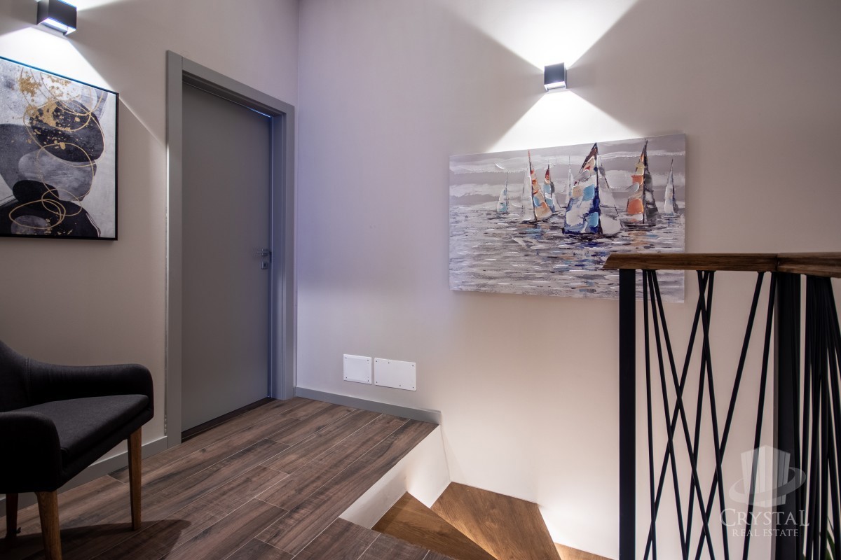 Villa bifamiliare con piscina, a 7 km da Novigrad