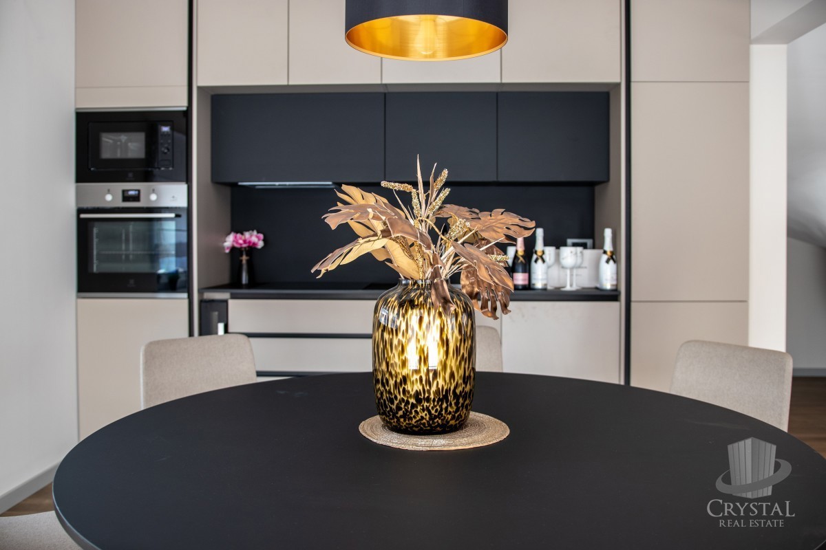 Villa bifamiliare con piscina, a 7 km da Novigrad