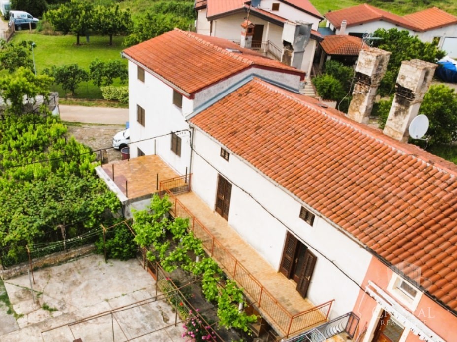 Casa con opportunità di ristrutturazione