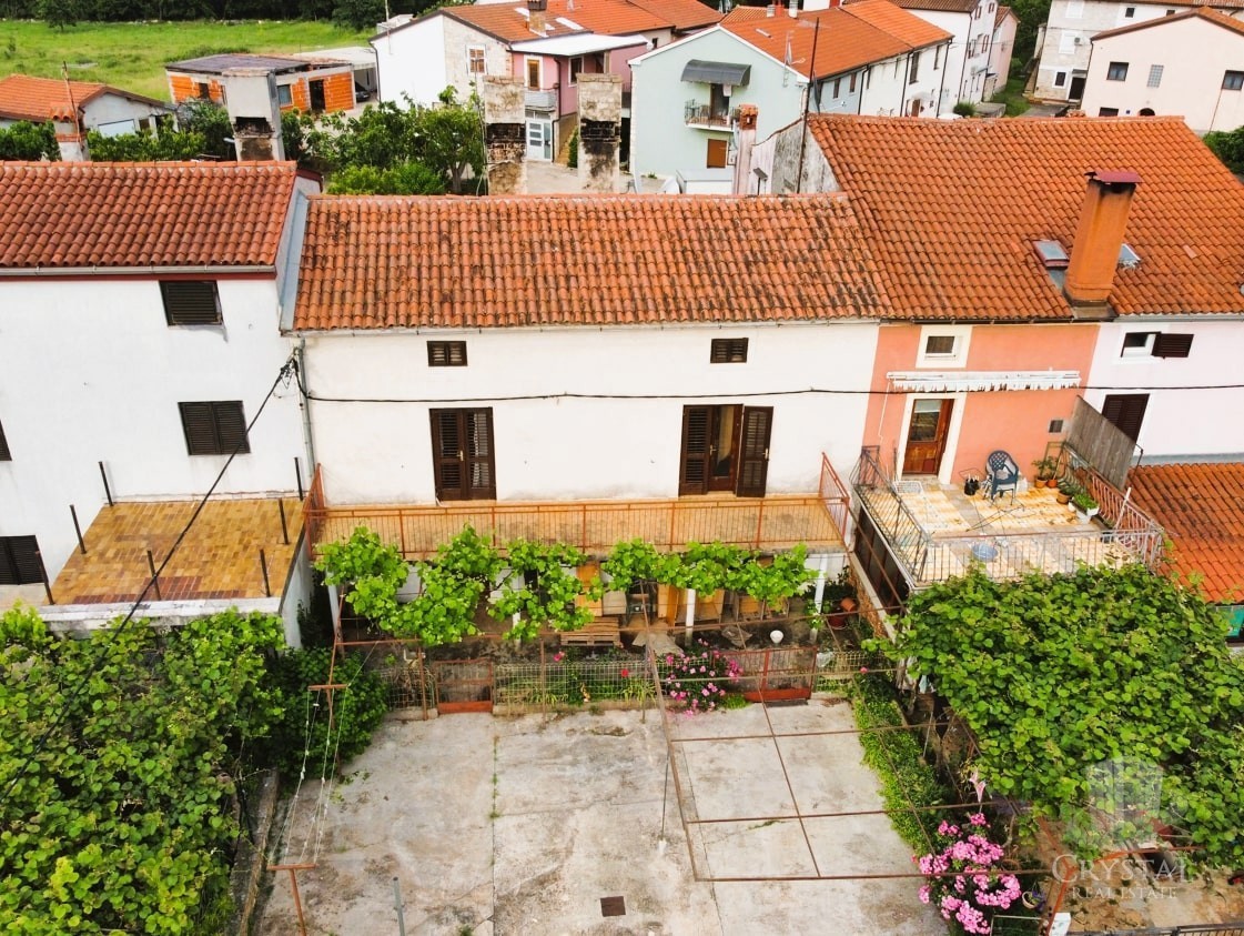 Casa con opportunità di ristrutturazione