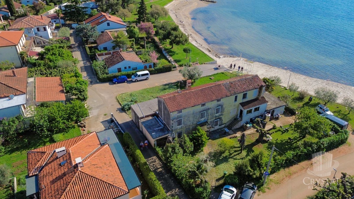 Casa in prima fila dal mare con grande potenziale