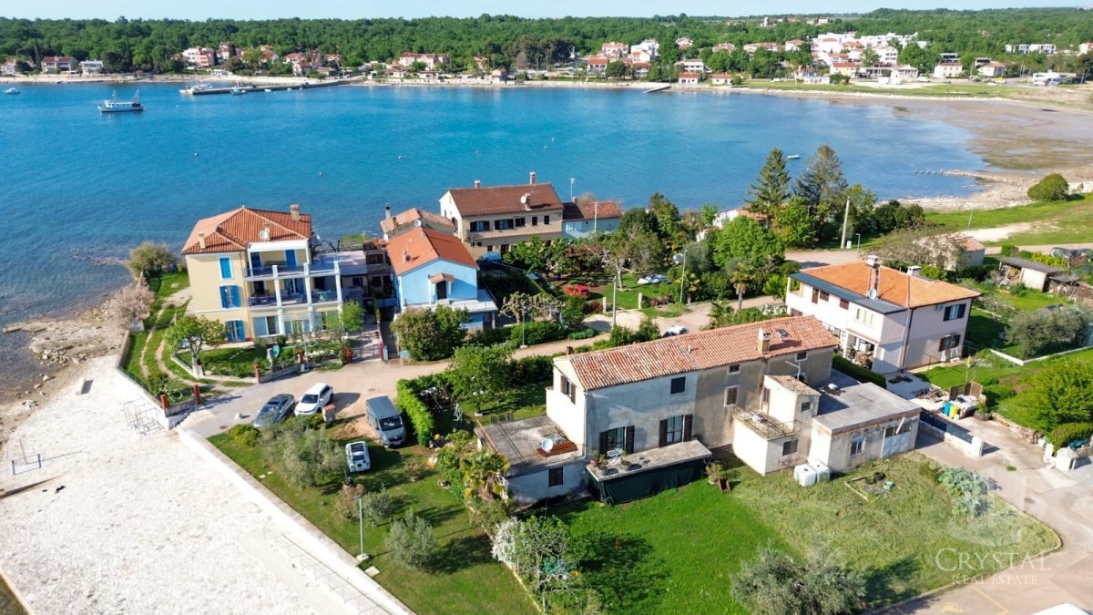 Casa in prima fila dal mare con grande potenziale