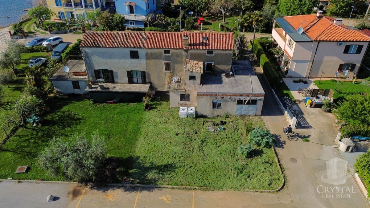 Casa in prima fila dal mare con grande potenziale