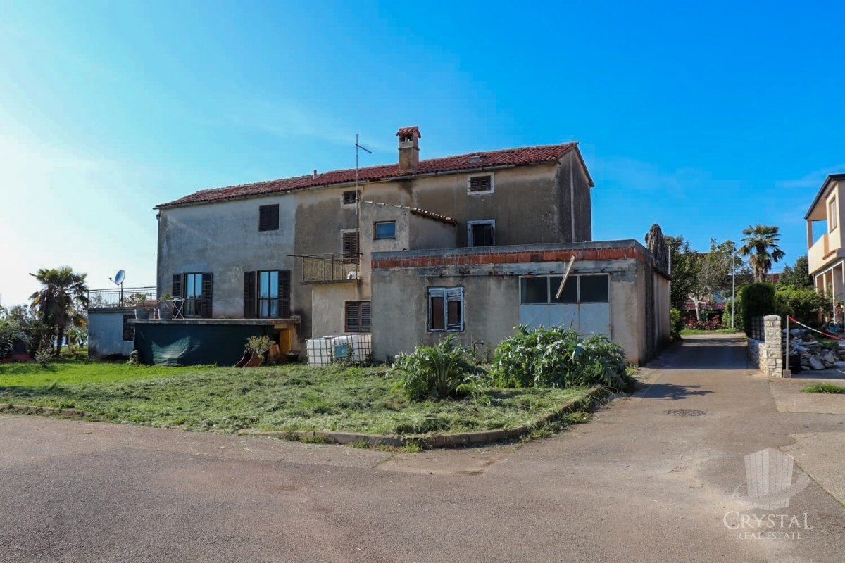 Casa in prima fila dal mare con grande potenziale