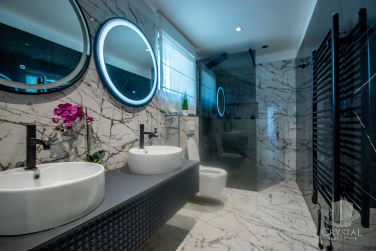 Villa duplex con piscina, a 7 km da Novigrad