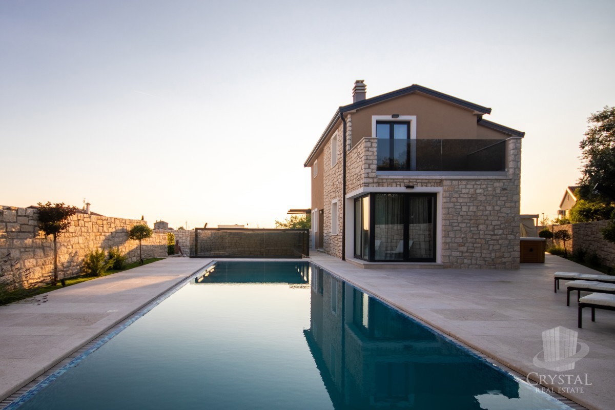 Villa duplex con piscina, a 7 km da Novigrad