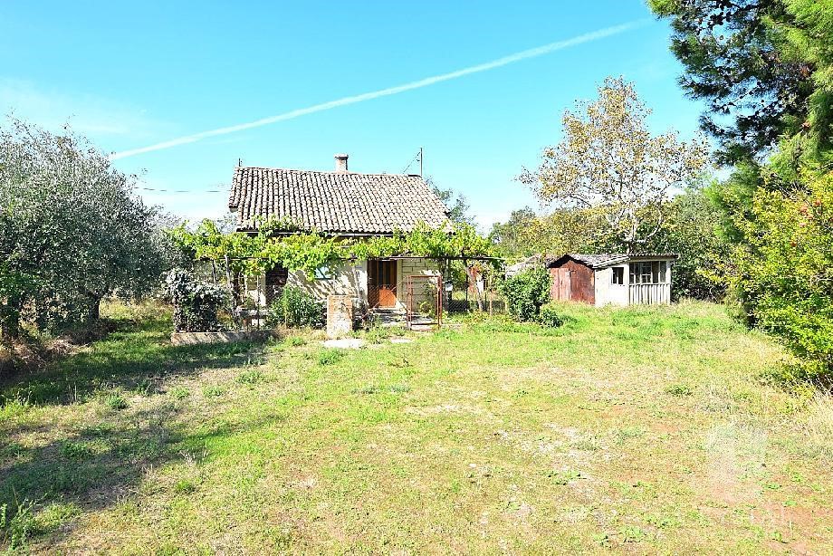 Vecchia casa in pietra vicino a Umago