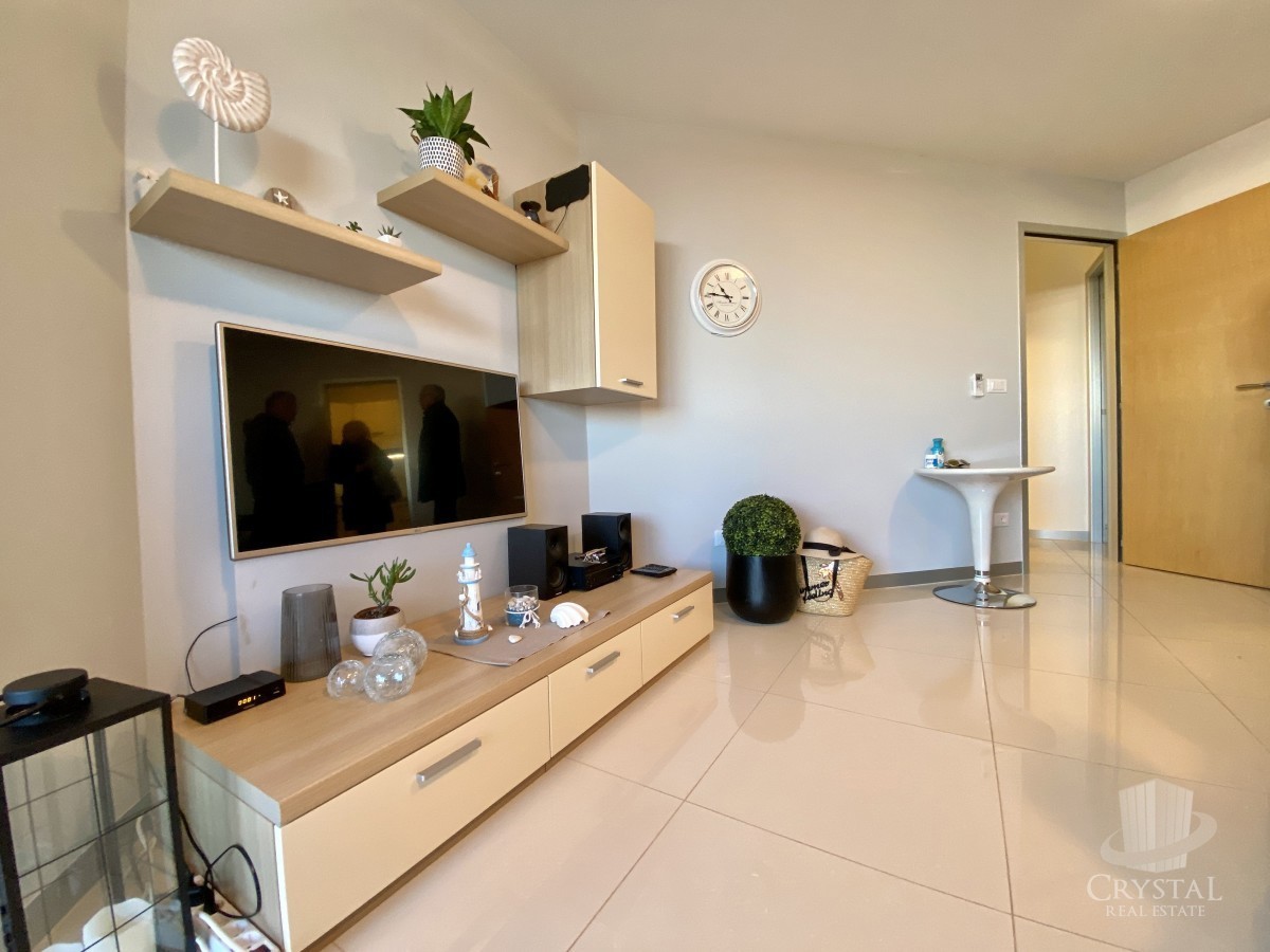 NOVIGRAD, APPARTAMENTO CON VISTA MARE AL PRIMO PIANO!!