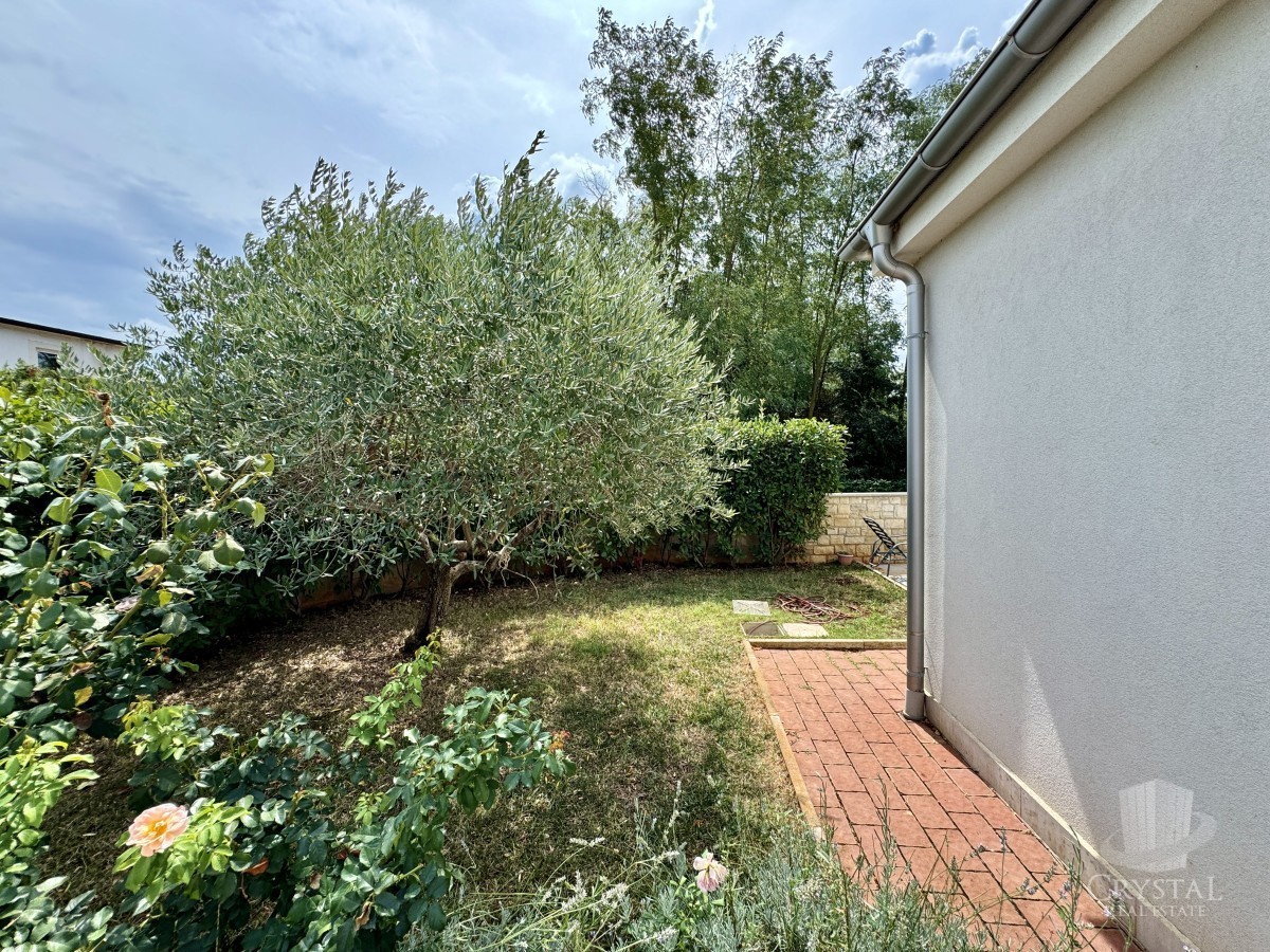 Casa unifamiliare attraente con piscina nei dintorni di Novigrad