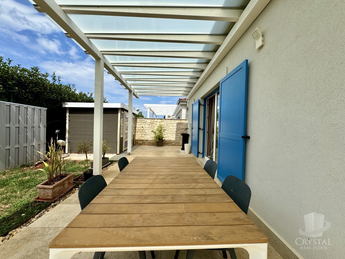 Casa unifamiliare attraente con piscina nei dintorni di Novigrad