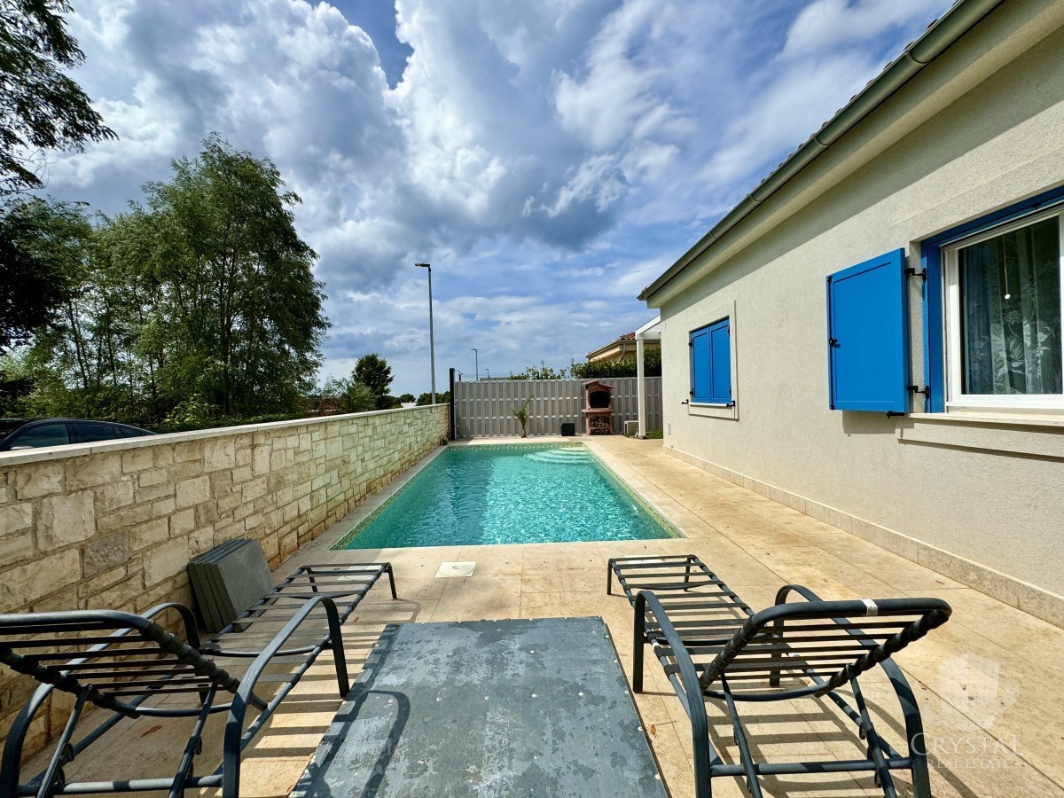 Casa unifamiliare attraente con piscina nei dintorni di Novigrad