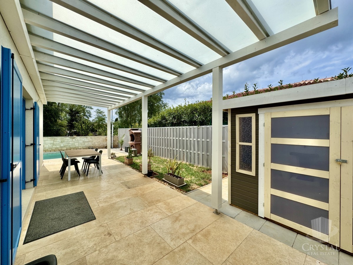 Casa unifamiliare attraente con piscina nei dintorni di Novigrad