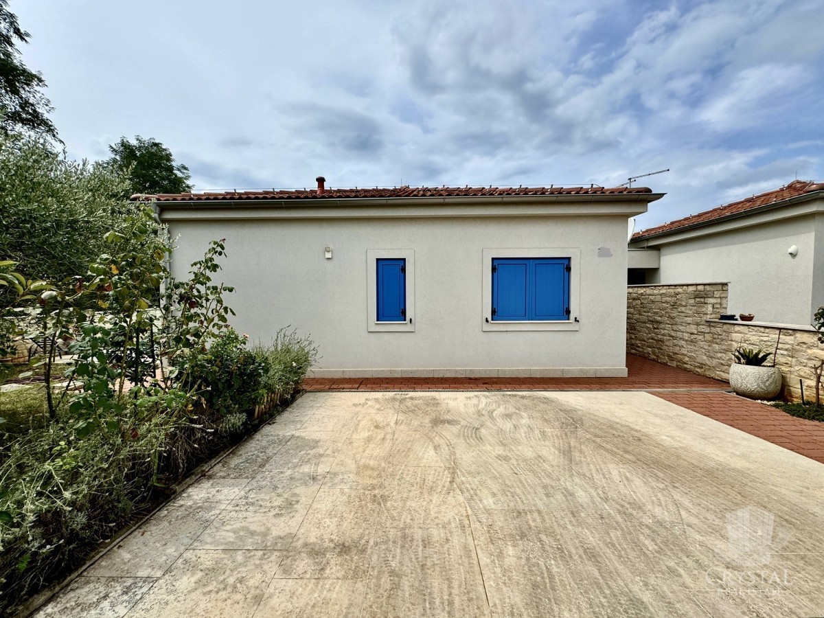 Casa unifamiliare attraente con piscina nei dintorni di Novigrad