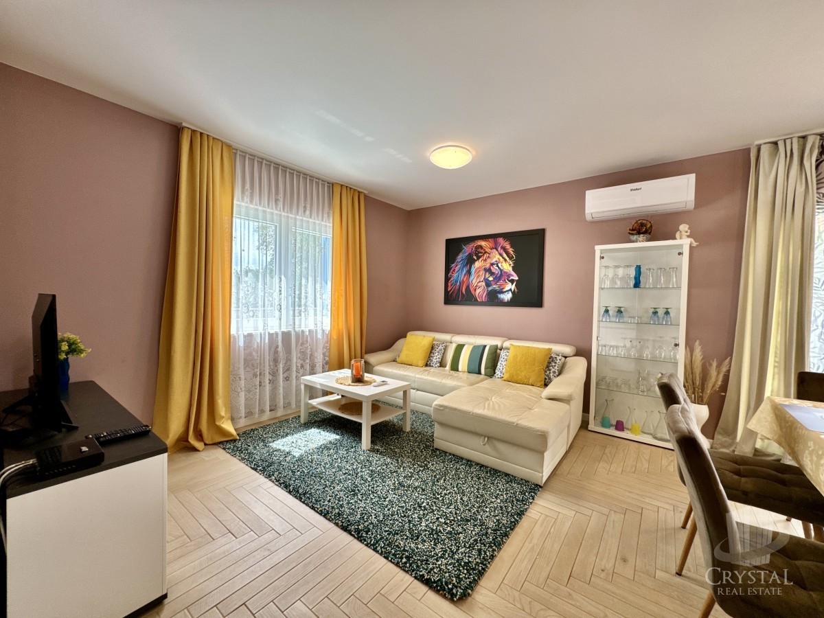 Casa unifamiliare attraente con piscina nei dintorni di Novigrad