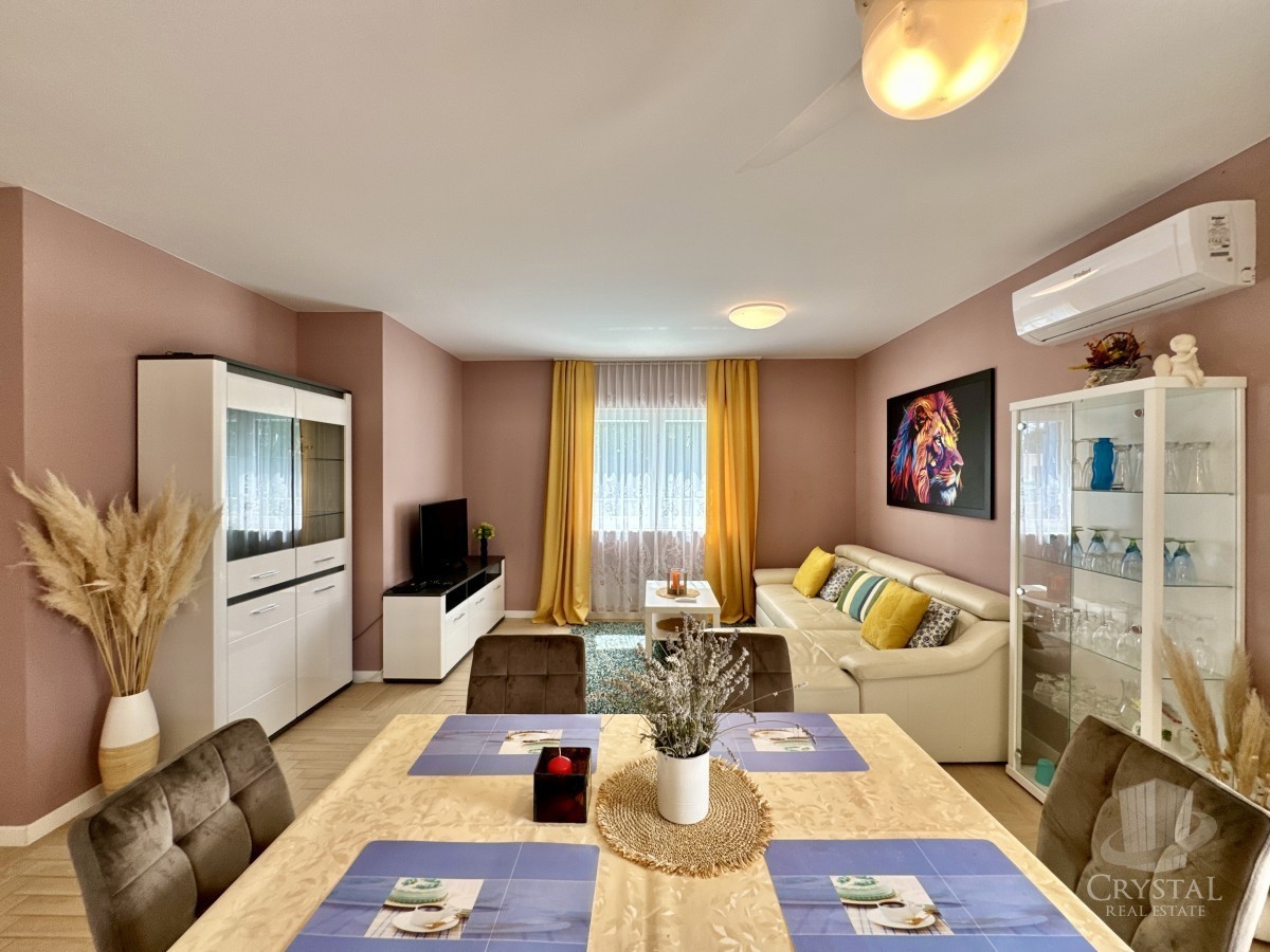 Casa unifamiliare attraente con piscina nei dintorni di Novigrad