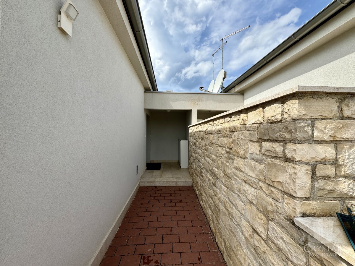 Casa unifamiliare attraente con piscina nei dintorni di Novigrad