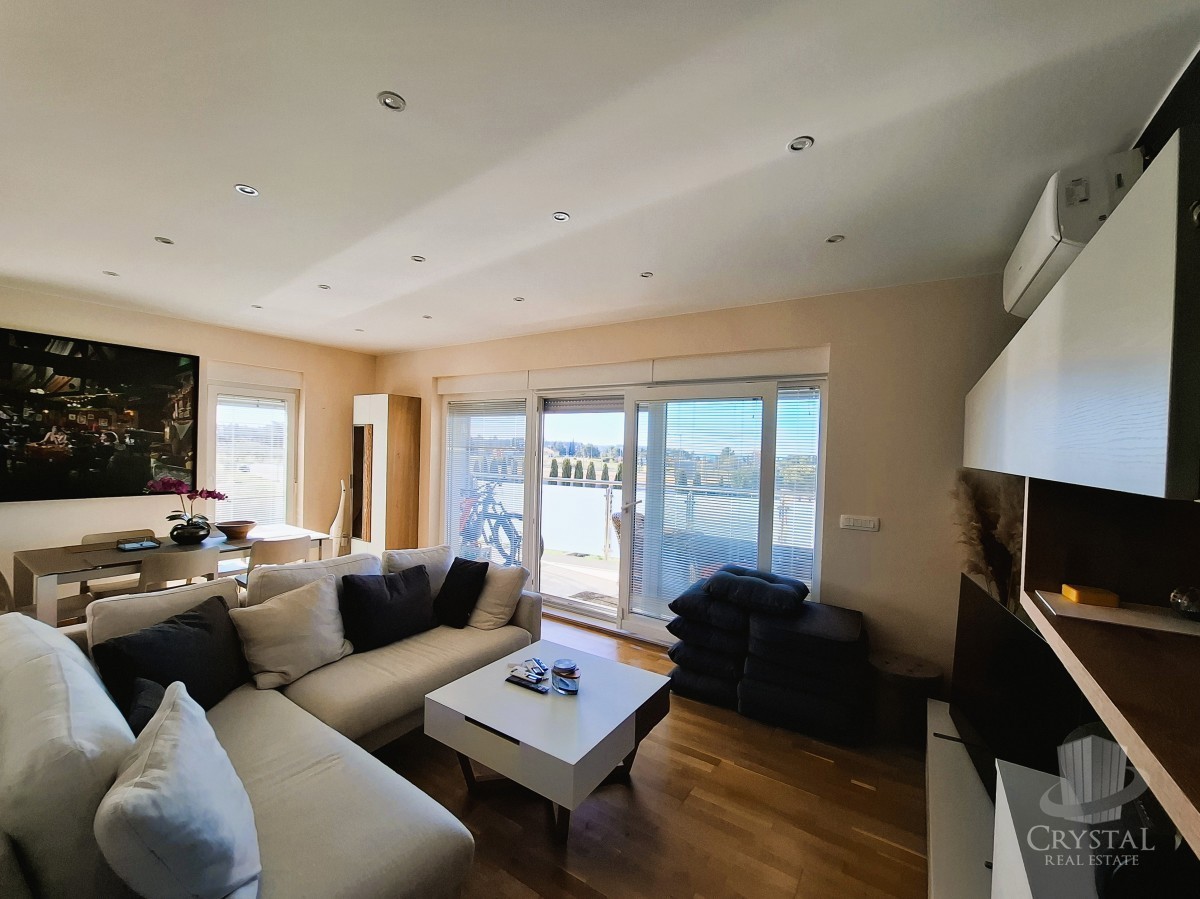 Bellissimo appartamento con terrazza sul tetto a Cittanova