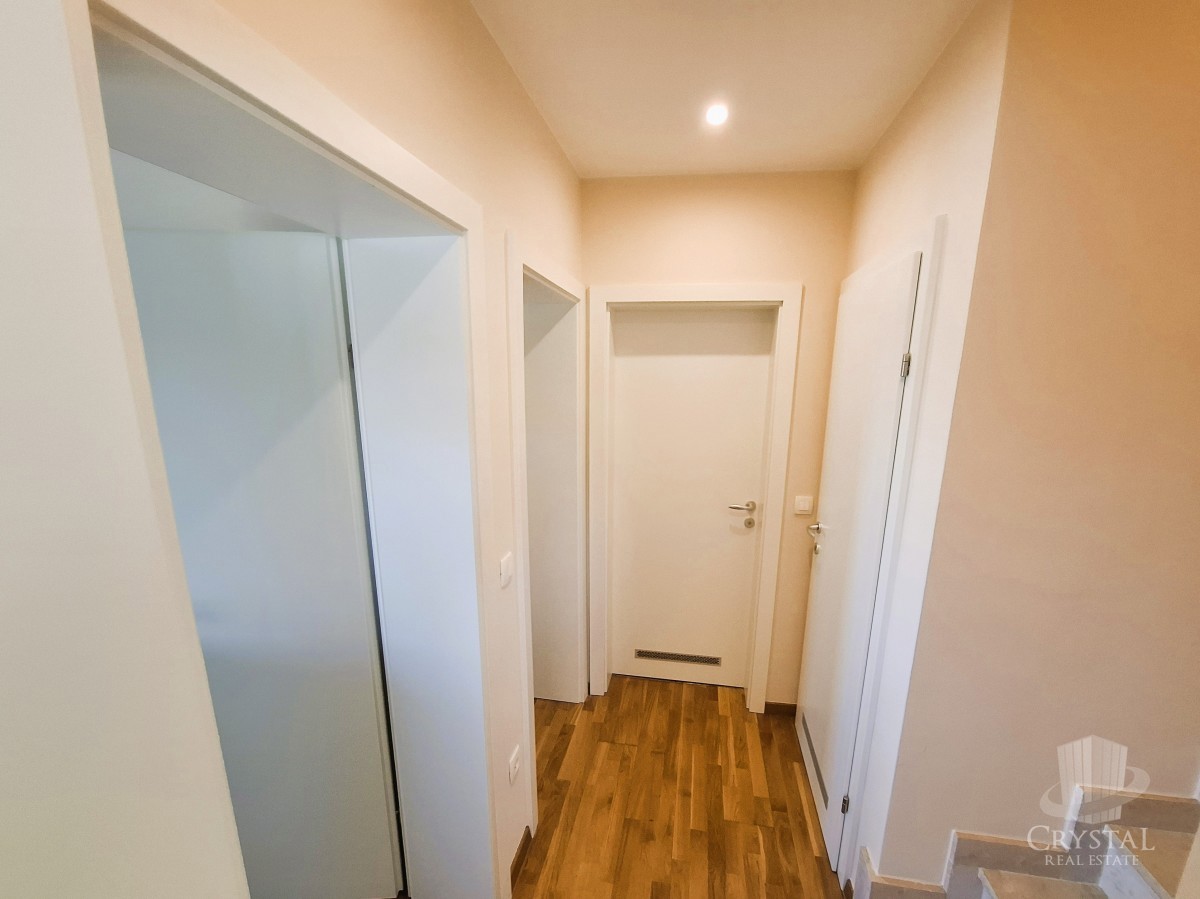 Bellissimo appartamento con terrazza sul tetto a Cittanova