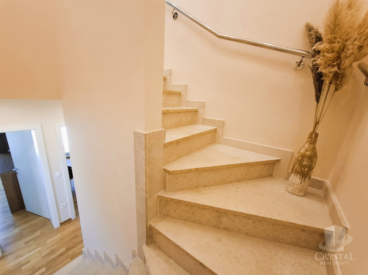 Bellissimo appartamento con terrazza sul tetto a Cittanova