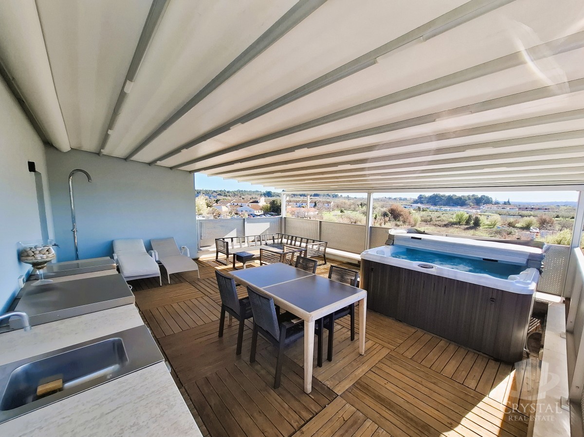 Bellissimo appartamento con terrazza sul tetto a Cittanova