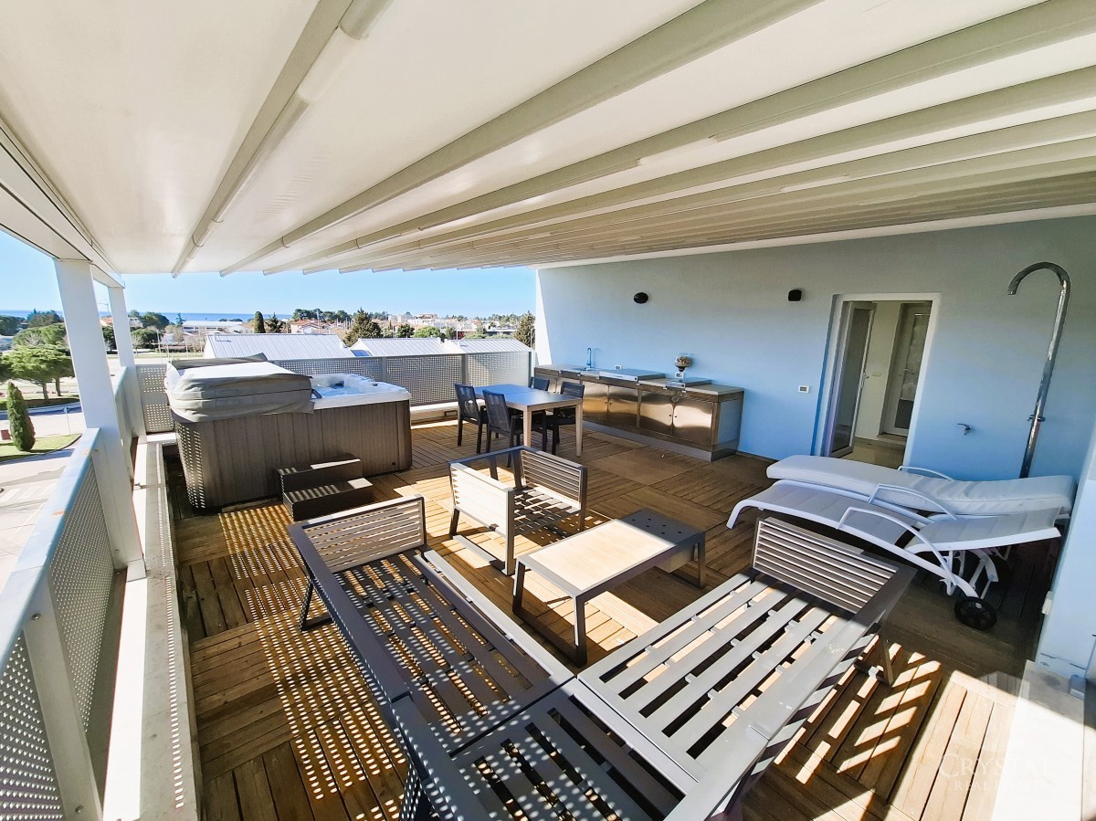 Bellissimo appartamento con terrazza sul tetto a Cittanova