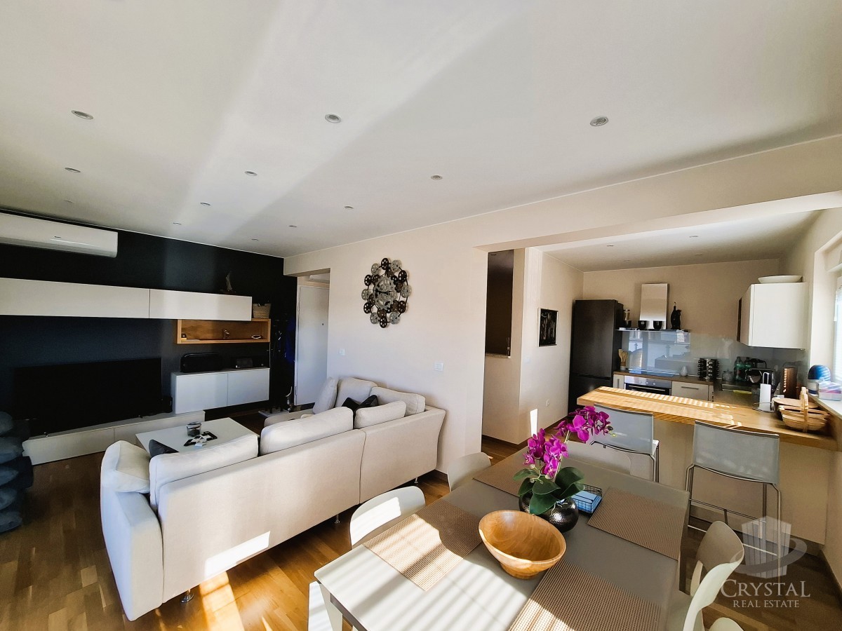 Bellissimo appartamento con terrazza sul tetto a Cittanova