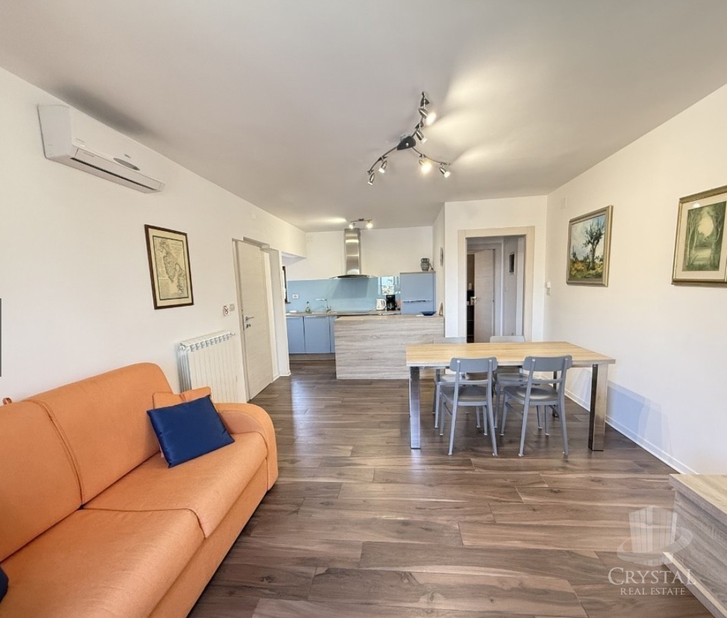 Casa nel centro di Cittanova con 3 appartamenti e giardino