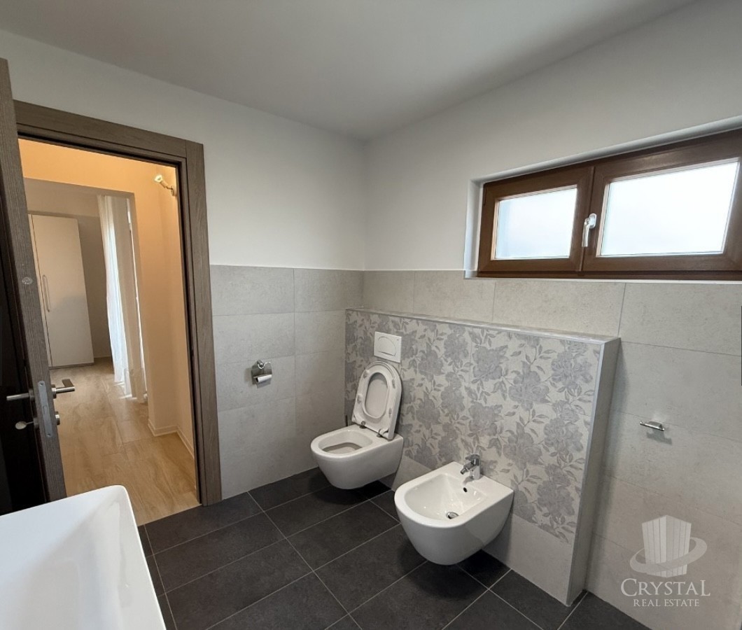 Casa nel centro di Cittanova con 3 appartamenti e giardino