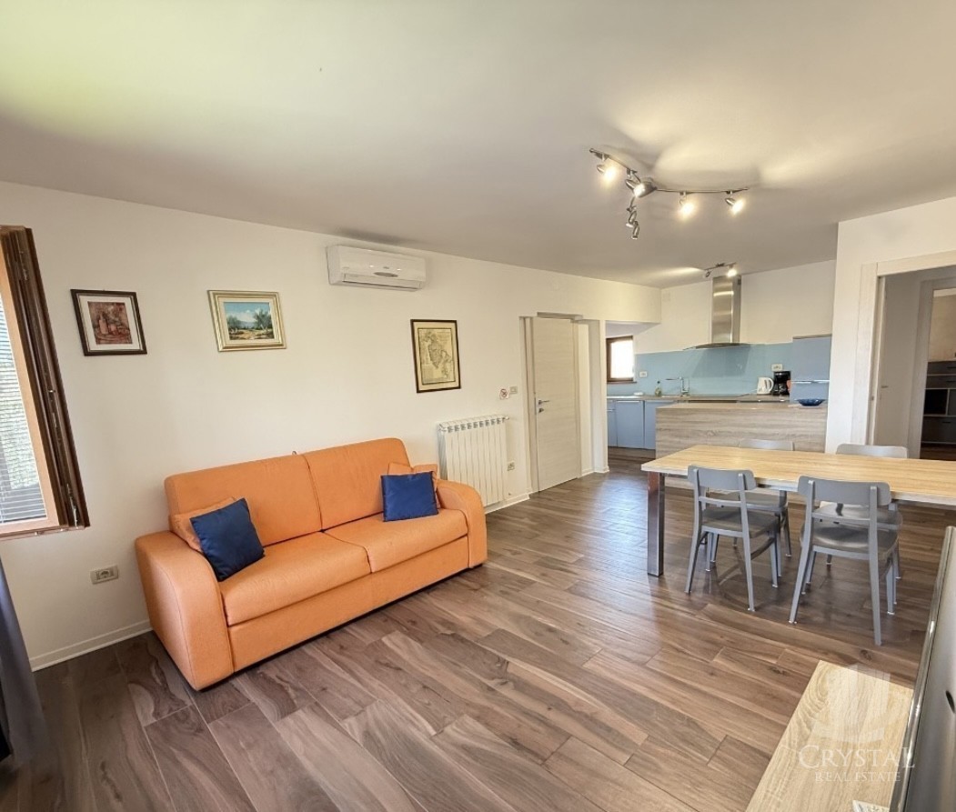 Casa nel centro di Cittanova con 3 appartamenti e giardino