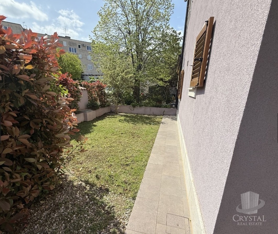 Casa nel centro di Cittanova con 3 appartamenti e giardino