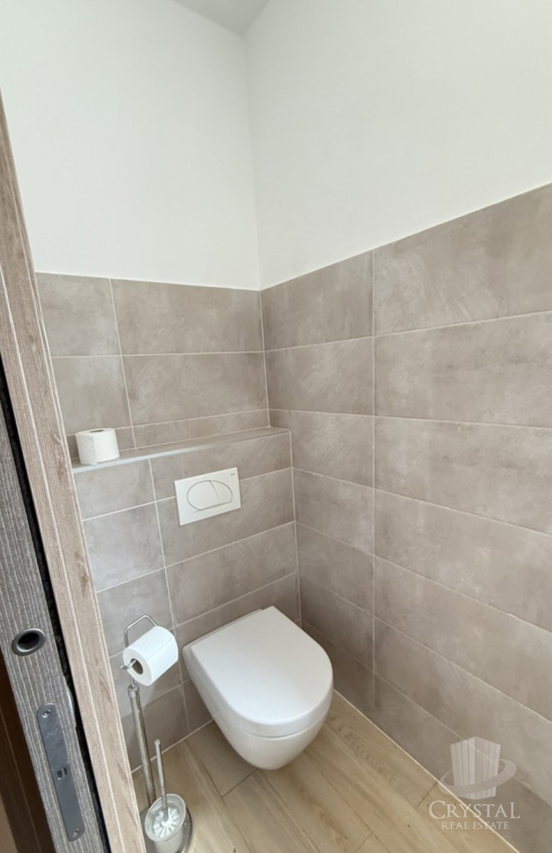 Casa nel centro di Cittanova con 3 appartamenti e giardino