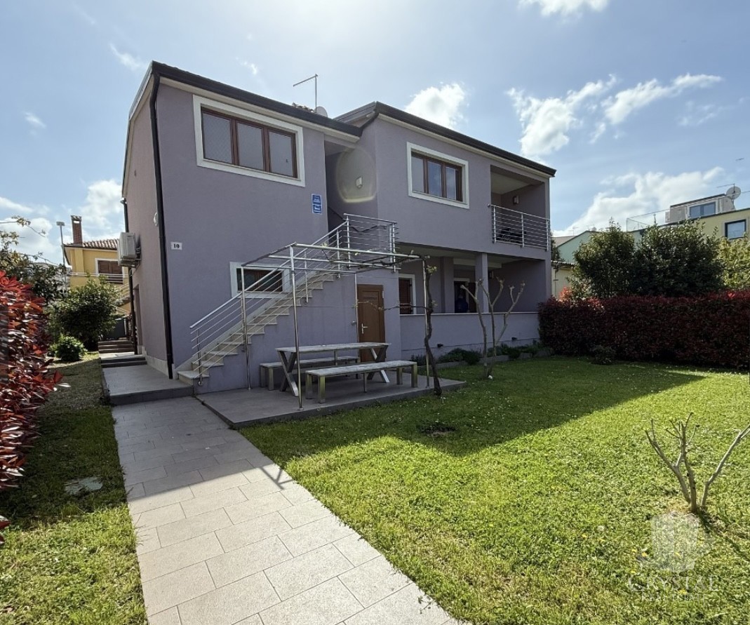 Casa nel centro di Cittanova con 3 appartamenti e giardino