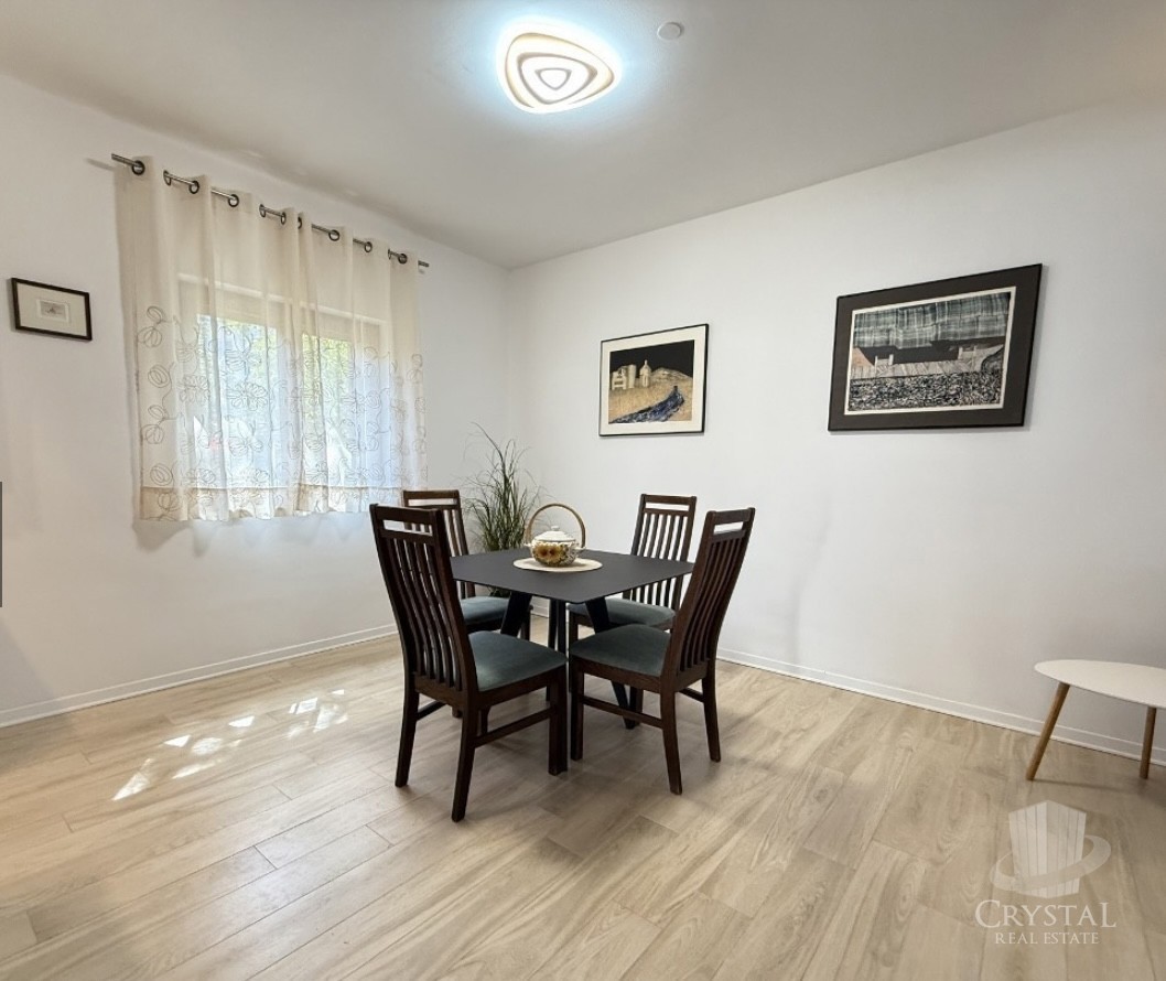 Casa nel centro di Cittanova con 3 appartamenti e giardino