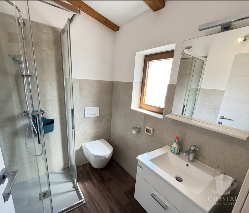 Casa nel centro di Cittanova con 3 appartamenti e giardino