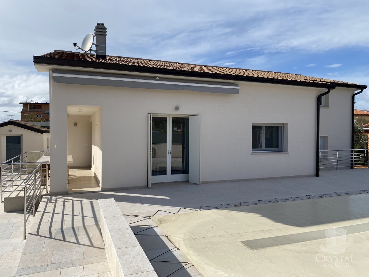 Casa di alta qualità con due unità abitative e piscina a Umago