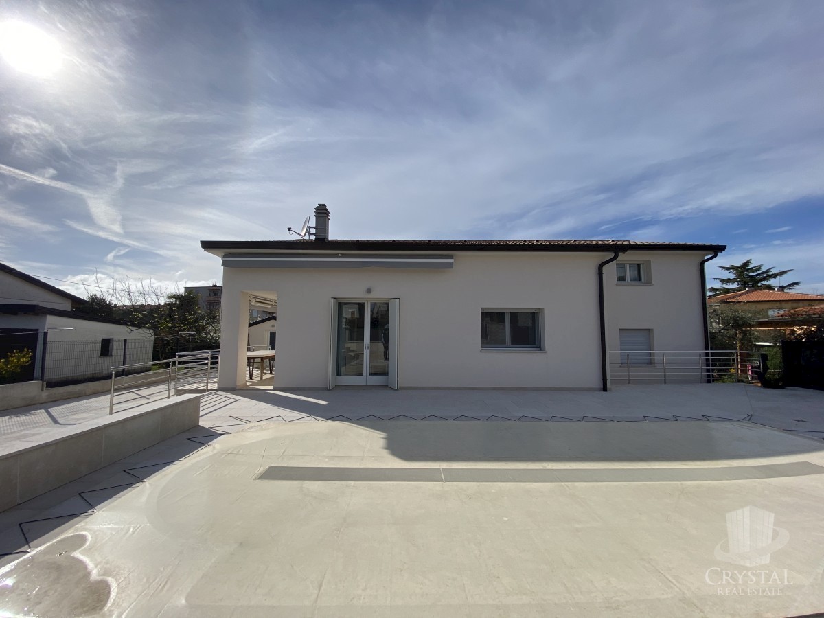 Casa di alta qualità con due unità abitative e piscina a Umago