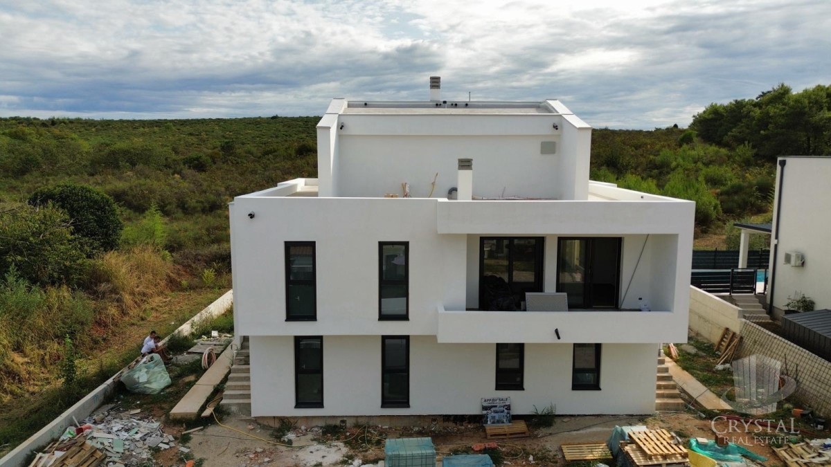 APPARTAMENTO LUSSUOSO AL 1° PIANO NELLA VICINANZA DI UMAGO, A 300 M DAL MARE