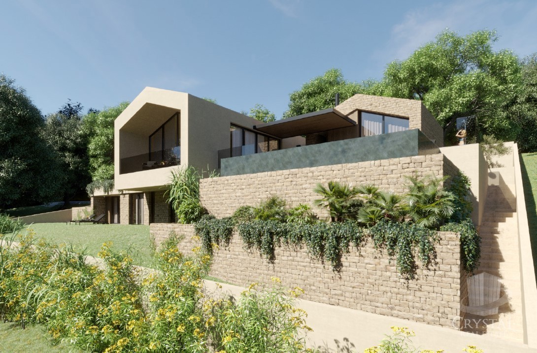 In vendita – Villa moderna con piscina e permesso di costruzione definitivo