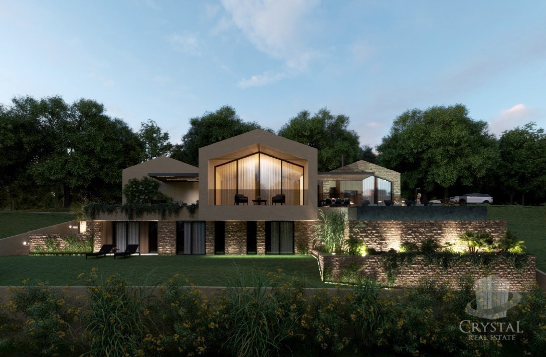 In vendita – Villa moderna con piscina e permesso di costruzione definitivo