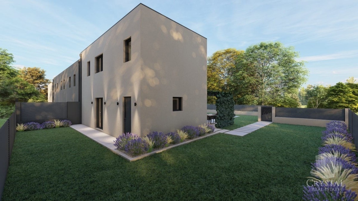 Moderna casa a schiera con piscina